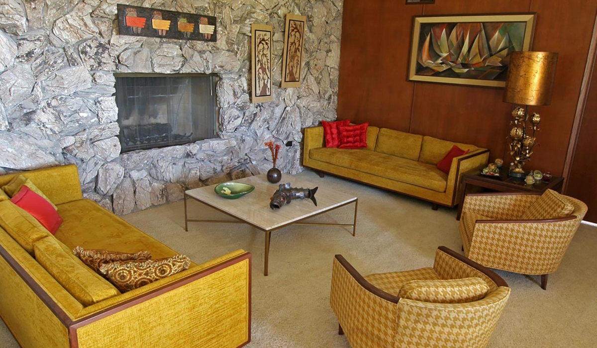 photo of living room before estate sale